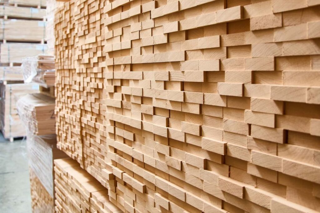 holz gestapelt lieferkette